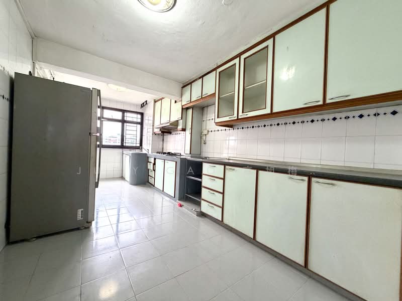 8 Bedok South Avenue 2, 8 Bedok South Avenue 2, 3 Bedrooms, 883 sqft, HDB Flat For Sale, by Judy Gao 高旭梅., 500188590 - Kitchen - PropertyGuru.com.sg
