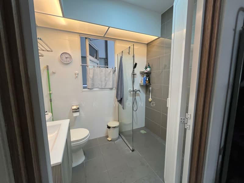 620A Tampines Street 61, 620A Tampines Street 61, 3 Bedrooms, 1,001 sqft, HDB Flat For Sale, by VK Wong, 500188592 - Master Bedroom Toilet - PropertyGuru.com.sg