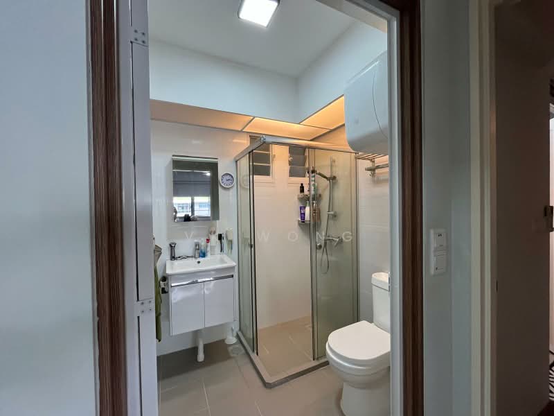 620A Tampines Street 61, 620A Tampines Street 61, 3 Bedrooms, 1,001 sqft, HDB Flat For Sale, by VK Wong, 500188592 - Common Bathroom - PropertyGuru.com.sg