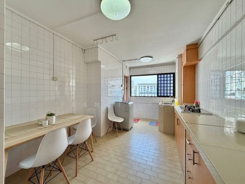 241 Serangoon Avenue 3, 241 Serangoon Avenue 3, 2 Bedrooms, 689 sqft, HDB Flat For Sale, by Francis Poh, 500188599 - Kitchen - PropertyGuru.com.sg