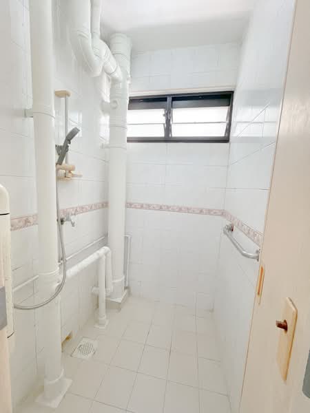 6 Ghim Moh Road, 6 Ghim Moh Road, 2 Bedrooms, 700 sqft, HDB Flat For Sale, by Jeff Chua, 500188603 - Shower - PropertyGuru.com.sg