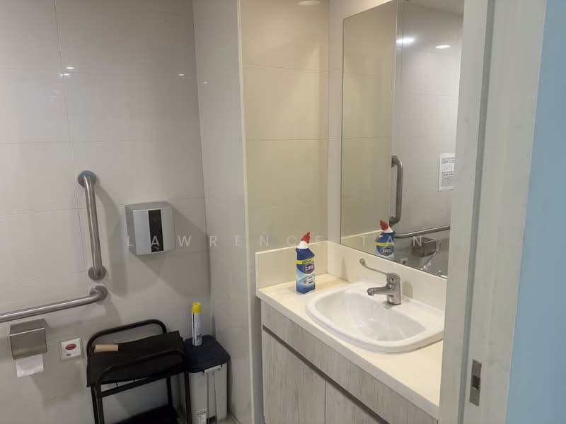 Robinson Square, 144 Robinson Road, 1,173 sqft, Office For Rent, by Lawrence Tan, 500188606 - Bathroom - CommercialGuru.com.sg