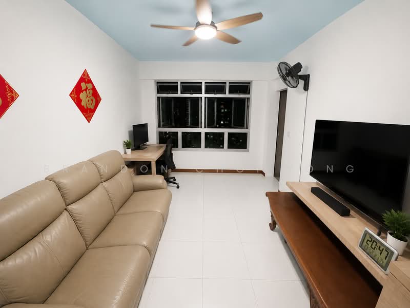 450A Sengkang West Way, 450A Sengkang West Way, 2 Bedrooms, 721 sqft, HDB Flat For Sale, by Brandon Choi Yong Suk, 500188624 - Living Room - PropertyGuru.com.sg