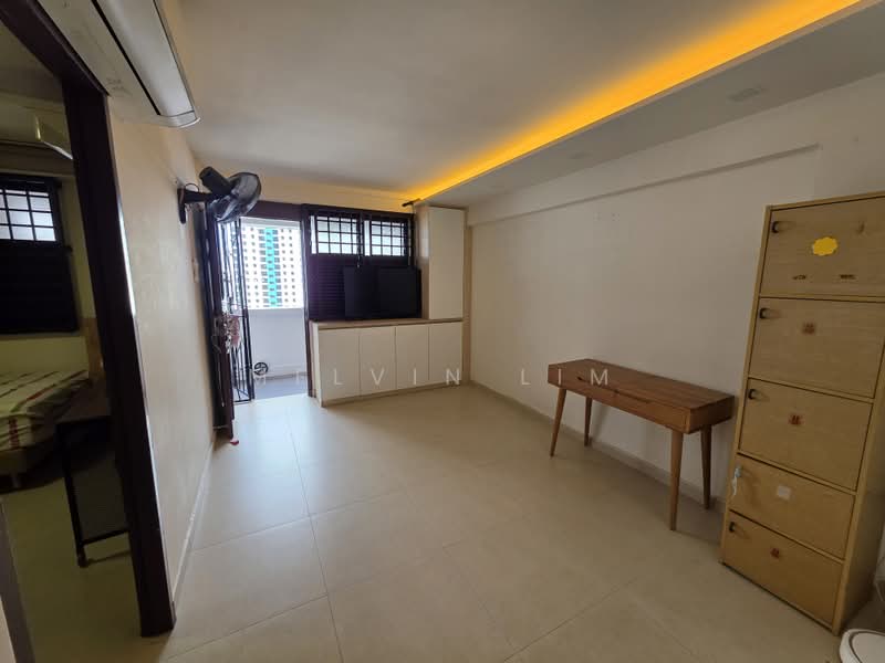85A Lorong 4 Toa Payoh, 85A Lorong 4 Toa Payoh, 3 Bedrooms, 732 sqft, HDB Flat For Rent, by Melvin Lim, 500188629 - Living Room - PropertyGuru.com.sg