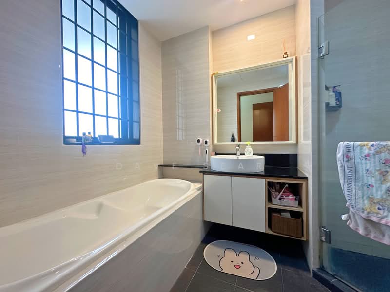 Seasons Park, 495 Yio Chu Kang Road, 3 Bedrooms, 1,249 sqft, Condominium For Sale, by Dave Sear, 500188638 - Bathroom - PropertyGuru.com.sg