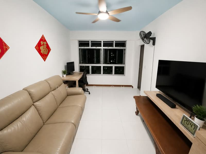 450A Sengkang West Way, 450A Sengkang West Way, 2 Bedrooms, 721 sqft, HDB Flat For Sale, by David Chun, 500188642 - Living Room - PropertyGuru.com.sg