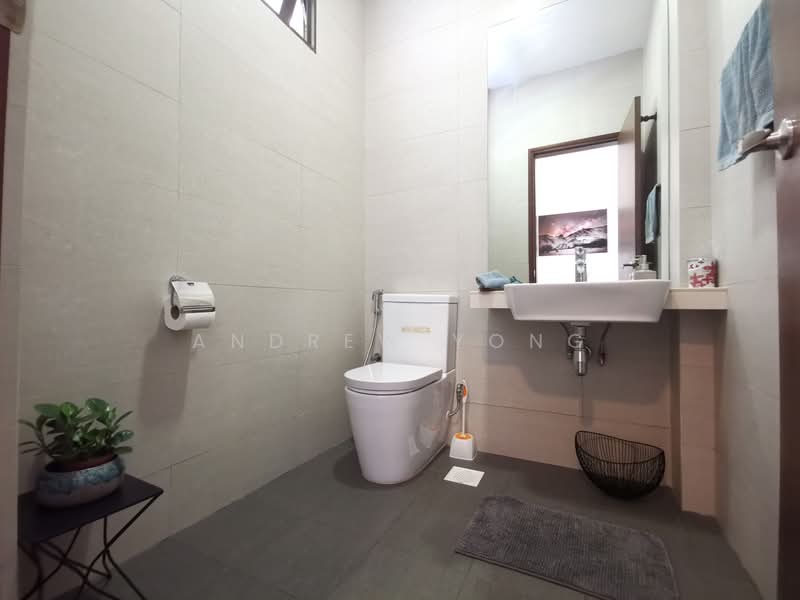 New Listing Unique 3 Storey Detached, , 6 Bedrooms, 4,800 sqft, Detached House For Rent, by Andrew Yong, 500188654 - Bathroom - PropertyGuru.com.sg