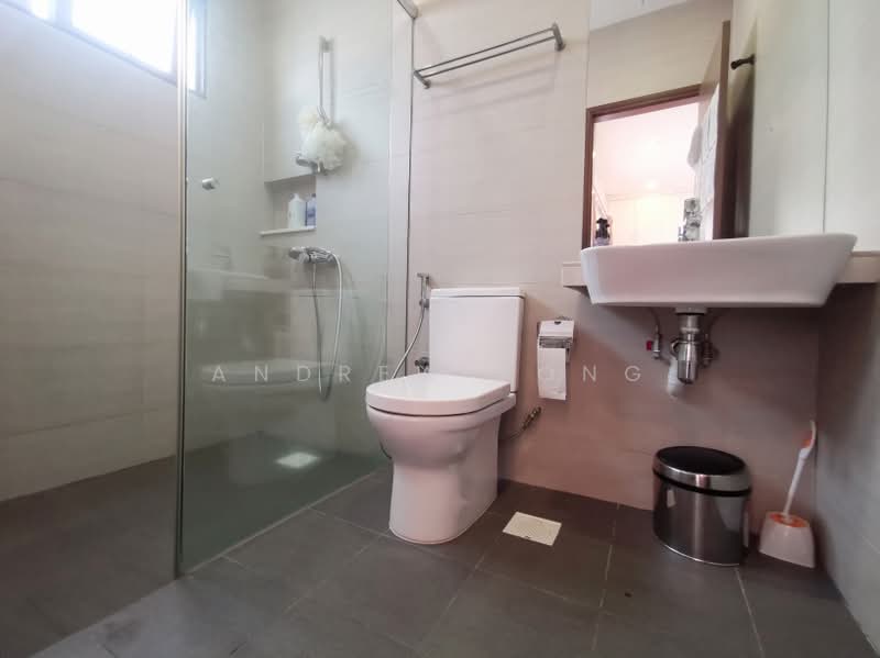 New Listing Unique 3 Storey Detached, , 6 Bedrooms, 4,800 sqft, Detached House For Rent, by Andrew Yong, 500188654 - Bathroom - PropertyGuru.com.sg