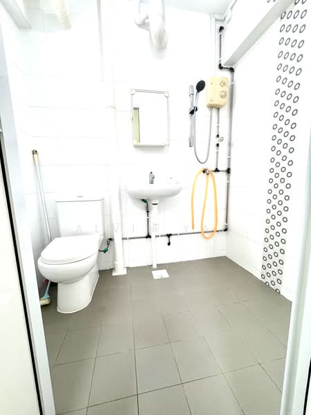 634 Yishun Street 61, 634 Yishun Street 61, 3 Bedrooms, 1,119 sqft, HDB Flat For Sale, by Alvin Yap, 500188666 - Bathroom - PropertyGuru.com.sg