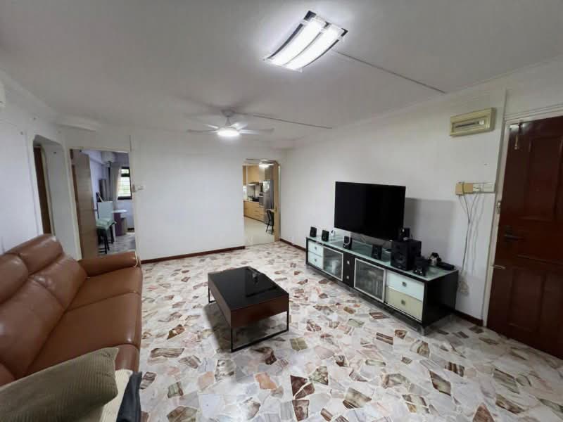 302 Clementi Avenue 4, 302 Clementi Avenue 4, 3 Bedrooms, 990 sqft, HDB Flat For Rent, by Ben Lau, 500188668 - Living Room - PropertyGuru.com.sg