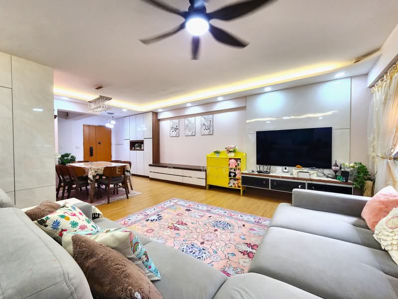 489C Choa Chu Kang Avenue 5, 489C Choa Chu Kang Avenue 5, 3 Bedrooms, 1,216 sqft, HDB Flat For Sale, by Eric Wong, 500188674 - Living Room - PropertyGuru.com.sg