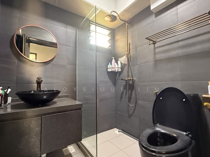 464A Bukit Batok West Avenue 8, 464A Bukit Batok West Avenue 8, 3 Bedrooms, 1,216 sqft, HDB Flat For Sale, by Aloysious Lim, 500188675 - Bathroom - PropertyGuru.com.sg