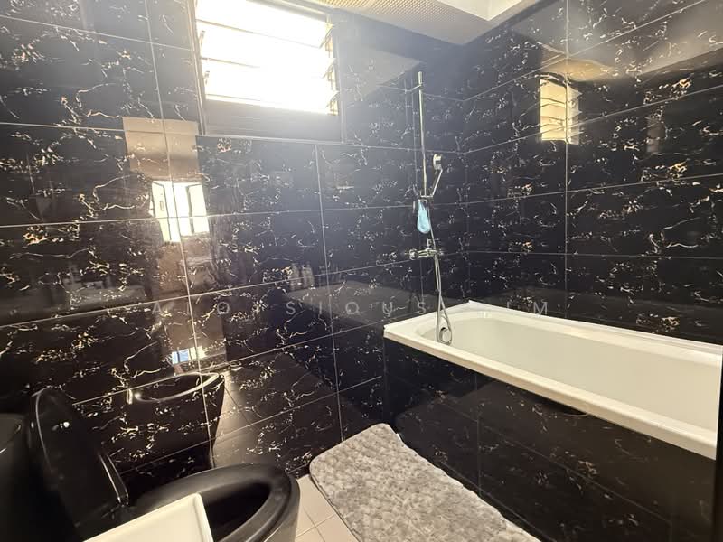 464A Bukit Batok West Avenue 8, 464A Bukit Batok West Avenue 8, 3 Bedrooms, 1,216 sqft, HDB Flat For Sale, by Aloysious Lim, 500188675 - Bathroom - PropertyGuru.com.sg