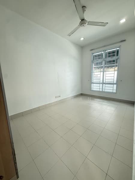 Serangoon Garden Estate, Bridport Avenue, 5 Bedrooms, 4,600 sqft, Semi-Detached House For Rent, by Eve Tan, 500188678 - All rooms with fan and air conditioning - PropertyGuru.com.sg