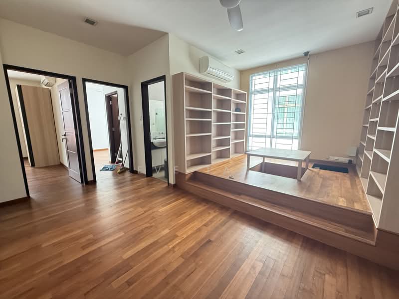 Serangoon Garden Estate, Bridport Avenue, 5 Bedrooms, 4,600 sqft, Semi-Detached House For Rent, by Eve Tan, 500188678 - Level2 with family area - PropertyGuru.com.sg