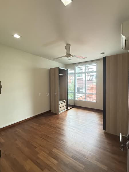 Serangoon Garden Estate, Bridport Avenue, 5 Bedrooms, 4,600 sqft, Semi-Detached House For Rent, by Eve Tan, 500188678 - Bedroom - PropertyGuru.com.sg