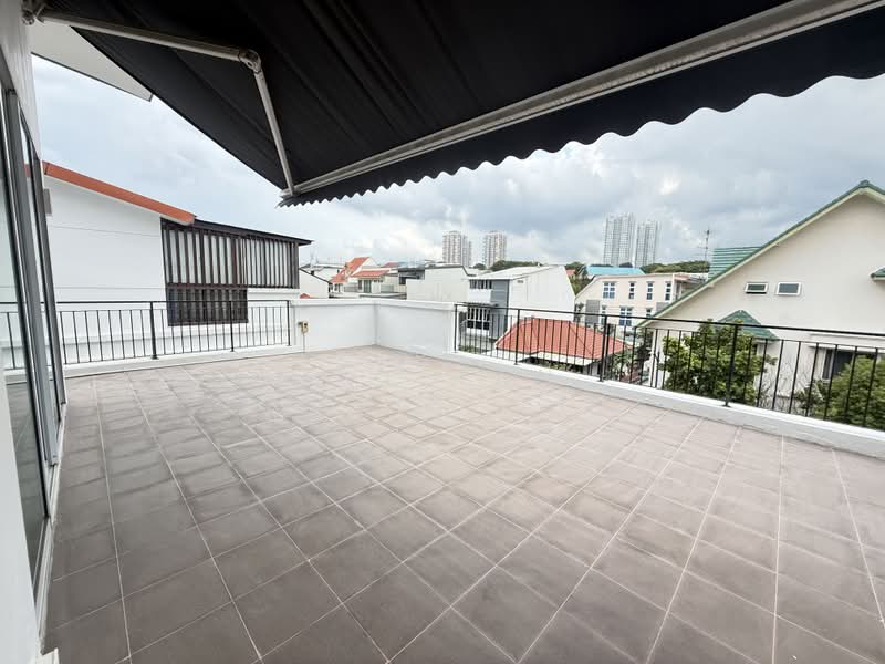 Serangoon Garden Estate, Bridport Avenue, 5 Bedrooms, 4,600 sqft, Semi-Detached House For Rent, by Eve Tan, 500188678 - Roof terrace w/unblocked view and breeze - PropertyGuru.com.sg