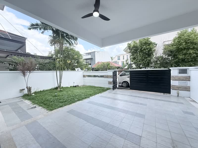 Serangoon Garden Estate, Bridport Avenue, 5 Bedrooms, 4,600 sqft, Semi-Detached House For Rent, by Eve Tan, 500188678 - Large car porch and garden - PropertyGuru.com.sg