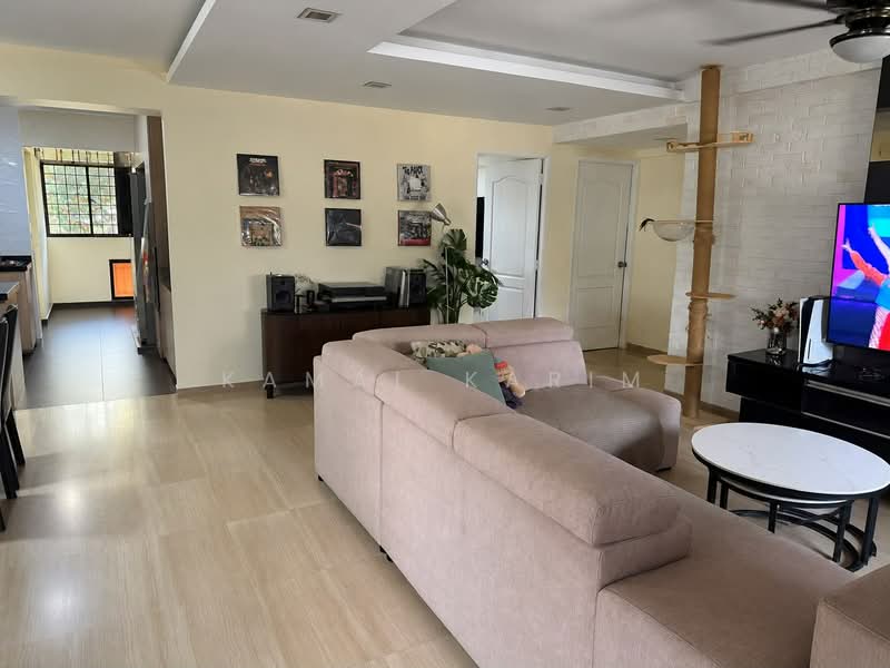 512 Jelapang Road, 512 Jelapang Road, 3 Bedrooms, 1,302 sqft, HDB Flat For Sale, by Kamal Karim, 500188680 - Living Room - PropertyGuru.com.sg