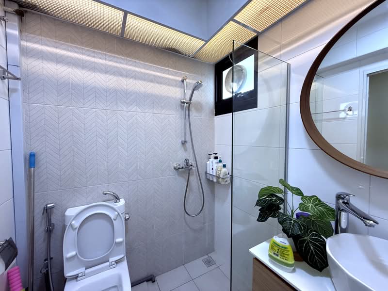 609A Tampines North Drive 1, 609A Tampines North Drive 1, 3 Bedrooms, 1,216 sqft, HDB Flat For Sale, by Jun Wei Lee, 500188682 - Bathroom - PropertyGuru.com.sg