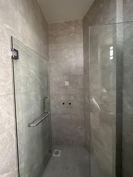 Orange Regency, 101 Fernhill Road, 3 Bedrooms, 2,422 sqft, Apartment For Rent, by Jessica Low, 500188683 - Bathroom - PropertyGuru.com.sg