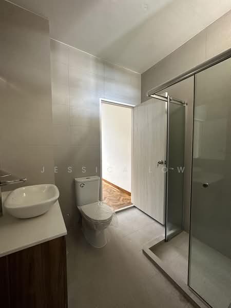 Orange Regency, 101 Fernhill Road, 3 Bedrooms, 2,422 sqft, Apartment For Rent, by Jessica Low, 500188683 - Bathroom - PropertyGuru.com.sg