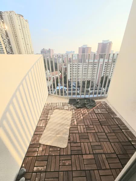 Queens Peak, 1 Dundee Road, 1 Bedroom, 441 sqft, Condominium For Rent, by Jeremy Li, 500188685 - Balcony - PropertyGuru.com.sg