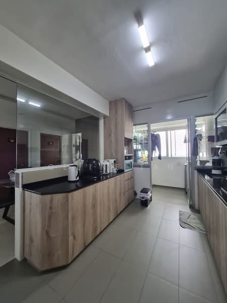 182B Woodlands Street 13, 182B Woodlands Street 13, 4 Bedrooms, 1,291 sqft, HDB Flat For Sale, by Celine Tan, 500188708 - Kitchen - PropertyGuru.com.sg