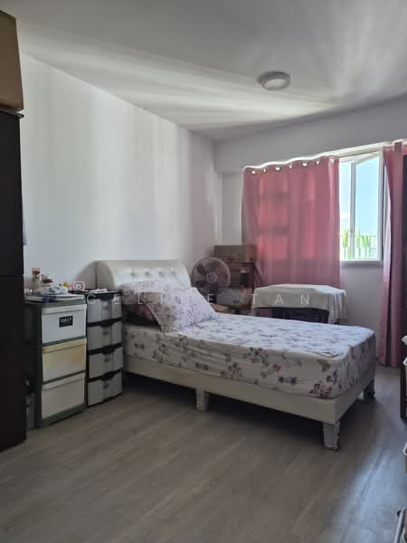 182B Woodlands Street 13, 182B Woodlands Street 13, 4 Bedrooms, 1,291 sqft, HDB Flat For Sale, by Celine Tan, 500188708 - Bedroom - PropertyGuru.com.sg