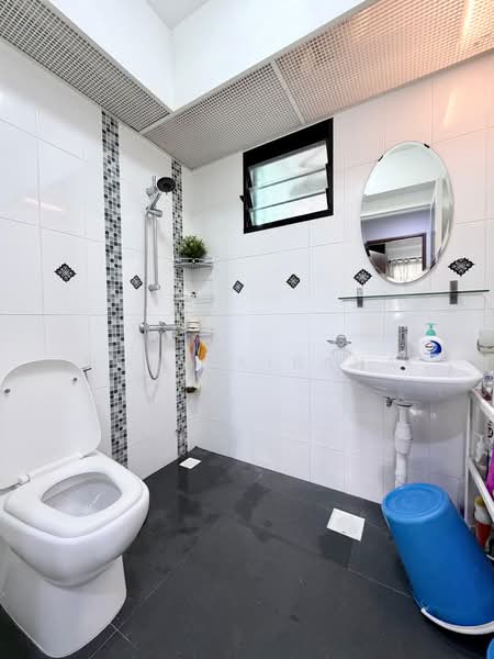 593A Montreal Ville, 593A Montreal Link, 2 Bedrooms, 961 sqft, HDB Flat For Sale, by Nona Kirana, 500188713 - Bathroom - PropertyGuru.com.sg
