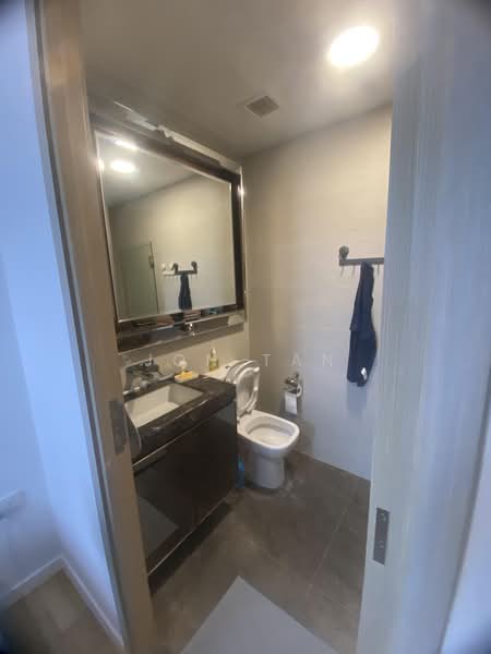 Stars of Kovan, 980 Upper Serangoon Road, 2 Bedrooms, 753 sqft, Condominium For Rent, by Jon Tan, 500188717 - Bathroom - PropertyGuru.com.sg