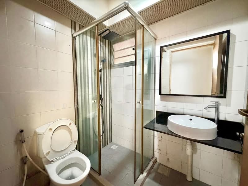 459 Segar Road, 459 Segar Road, 3 Bedrooms, 1,001 sqft, HDB Flat For Sale, by Hidayat Shariff, 500188725 - Bathroom - PropertyGuru.com.sg