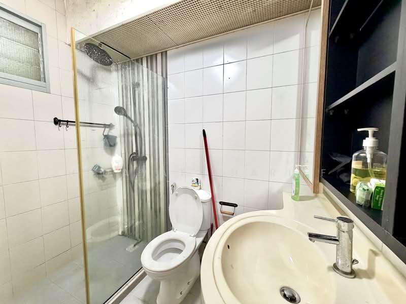 459 Segar Road, 459 Segar Road, 3 Bedrooms, 1,001 sqft, HDB Flat For Sale, by Hidayat Shariff, 500188725 - Bathroom - PropertyGuru.com.sg