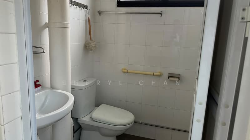 121 Ang Mo Kio Avenue 3, 121 Ang Mo Kio Avenue 3, 2 Bedrooms, 721 sqft, HDB Flat For Sale, by Sheryl Chan, 500188727 - Bathroom - PropertyGuru.com.sg