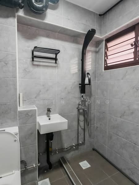 186 Bukit Batok West Avenue 6, 186 Bukit Batok West Avenue 6, 3 Bedrooms, 1,130 sqft, HDB Flat For Sale, by Caren Wong, 500188732 - Bathroom - PropertyGuru.com.sg