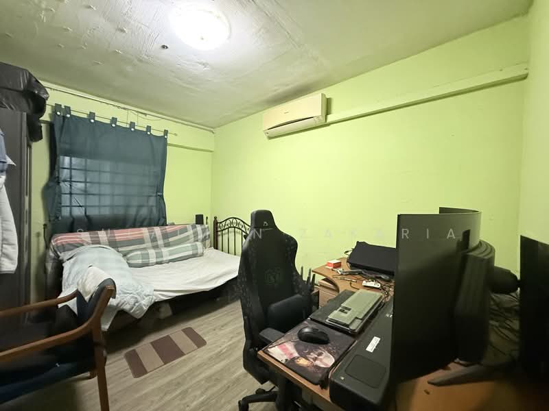 135 Bukit Batok West Avenue 6, 135 Bukit Batok West Avenue 6, 4 Bedrooms, 1,732 sqft, HDB Flat For Sale, by Sulaiman Zakaria, 500188745 - Bedroom - PropertyGuru.com.sg