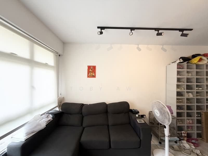 440A Bukit Batok West Avenue 8, 440A Bukit Batok West Avenue 8, 2 Bedrooms, 721 sqft, HDB Flat For Sale, by Toby Aw, 500188754 - Living Room - PropertyGuru.com.sg