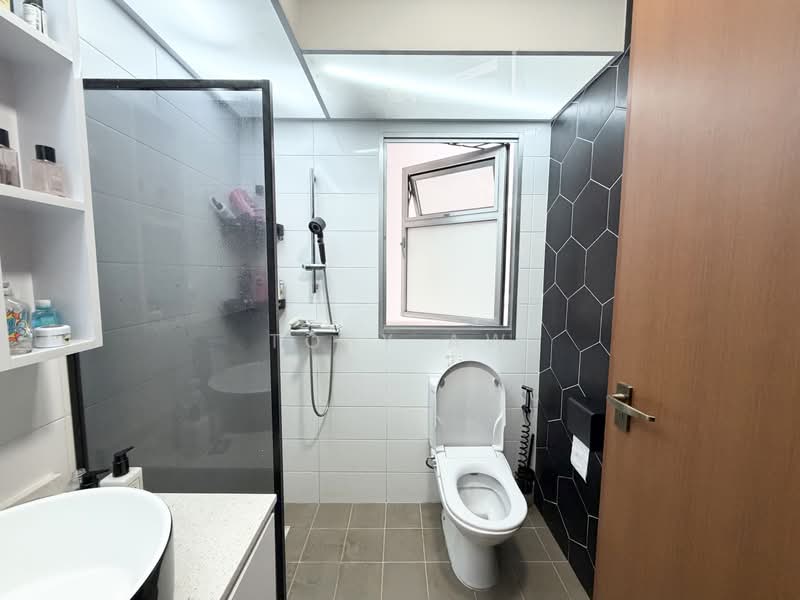 440A Bukit Batok West Avenue 8, 440A Bukit Batok West Avenue 8, 2 Bedrooms, 721 sqft, HDB Flat For Sale, by Toby Aw, 500188754 - Bathroom - PropertyGuru.com.sg