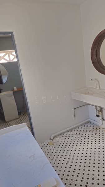 Sago Street : Retail, 17 Trengganu Street, 1,910 sqft, Shop / Shophouse For Rent, by Emily Yeoh 杨爱薇, 500188768 - Bathroom - CommercialGuru.com.sg