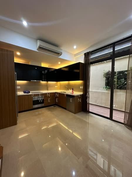 Eleven @ Holland, 11 Holland Link, 5 Bedrooms, 3,713 sqft, Cluster House For Rent, by Jenny Lau Wee Eng, 500188794 - Kitchen - PropertyGuru.com.sg