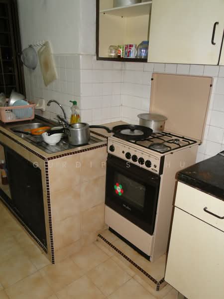 223 Ang Mo Kio Avenue 1, 223 Ang Mo Kio Avenue 1, 2 Bedrooms, 720 sqft, HDB Flat For Rent, by Gurdip Sidhu, 500188799 - Kitchen - PropertyGuru.com.sg