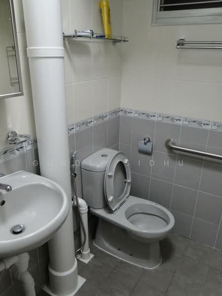 223 Ang Mo Kio Avenue 1, 223 Ang Mo Kio Avenue 1, 2 Bedrooms, 720 sqft, HDB Flat For Rent, by Gurdip Sidhu, 500188799 - Bathroom - PropertyGuru.com.sg