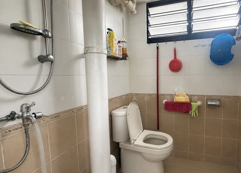 536 Jurong West Street 52, 536 Jurong West Street 52, 2 Bedrooms, 721 sqft, HDB Flat For Sale, by Marilyn Tan 陈凯欣, 500188800 - Bathroom - PropertyGuru.com.sg