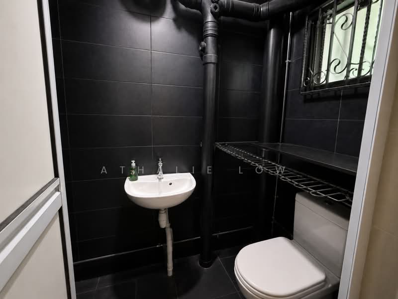 352B Canberra Road, 352B Canberra Road, 3 Bedrooms, 1,001 sqft, HDB Flat For Sale, by Athalie Low, 500188810 - Bathroom - PropertyGuru.com.sg