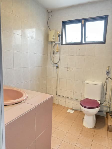 Cavenagh Gardens, 71 Cavenagh Road, 3 Bedrooms, 800 sqft, Apartment For Rent, by Joanne Law, 500188813 - Bathroom - PropertyGuru.com.sg