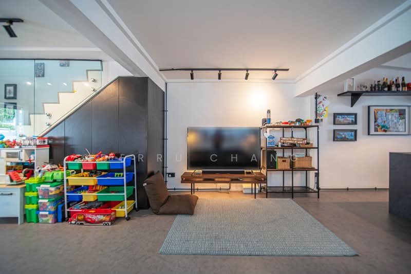 53 Jalan Ma'mor, 53 Jalan Ma'mor, 3 Bedrooms, 1,282 sqft, HDB Flat For Sale, by Derru Chang, 500188826 - Living Room - PropertyGuru.com.sg