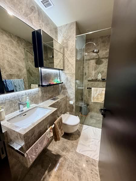 Martin Modern, 10 Martin Place, 2 Bedrooms, 764 sqft, Apartment For Sale, by Jacqueline Lee 李瑞玲, 500188829 - Bathroom - PropertyGuru.com.sg