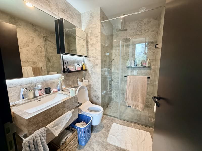 Martin Modern, 10 Martin Place, 2 Bedrooms, 764 sqft, Apartment For Sale, by Jacqueline Lee 李瑞玲, 500188829 - Bathroom - PropertyGuru.com.sg