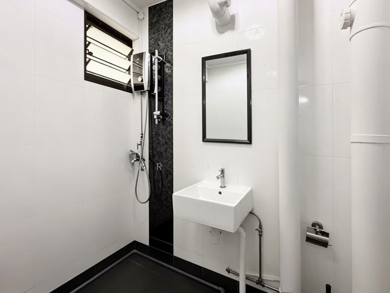 53 Geylang Bahru, 53 Geylang Bahru, 4 Bedrooms, 1,227 sqft, HDB Flat For Sale, by Farihin ., 500188834 - Bathroom - PropertyGuru.com.sg