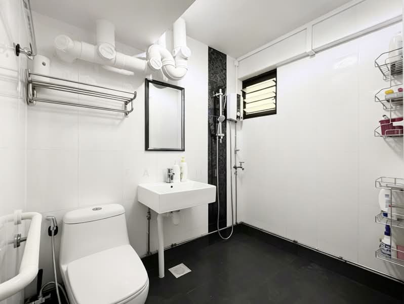 53 Geylang Bahru, 53 Geylang Bahru, 4 Bedrooms, 1,227 sqft, HDB Flat For Sale, by Farihin ., 500188834 - Bathroom - PropertyGuru.com.sg